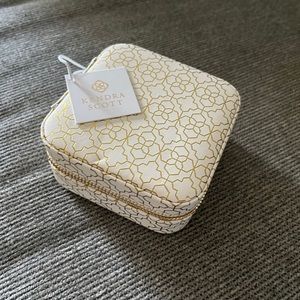 Kendra Scott travel jewelry case